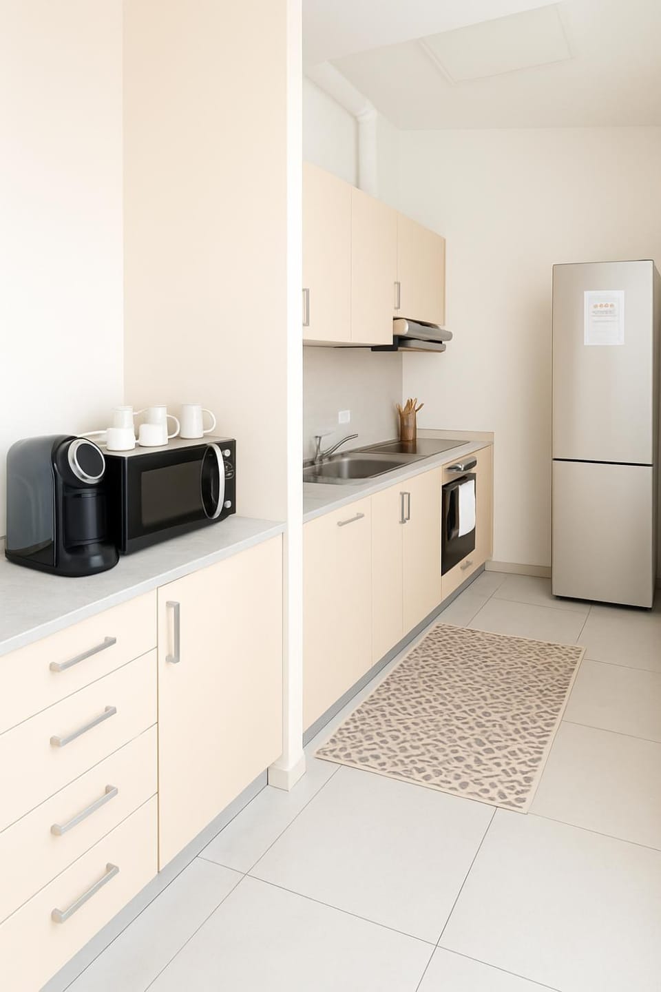Coffee/tea facilities, Kitchen or kitchenette, minibar, oven, stove, toaster