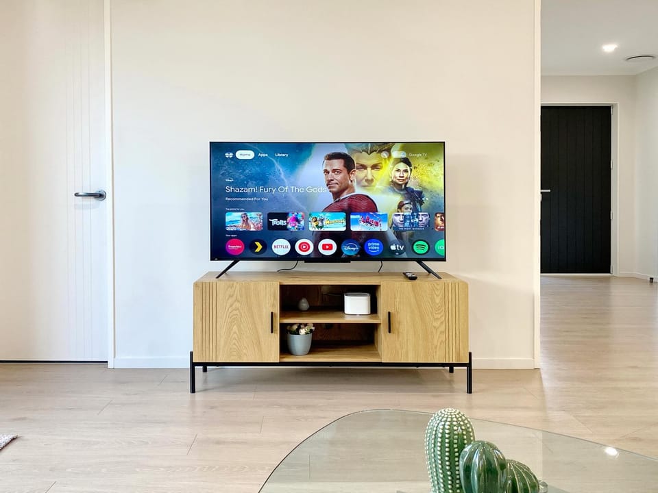 Modern New Home on Dungloe Ave, Central AC, 2 Kitchens, 3 livings House in Auckland