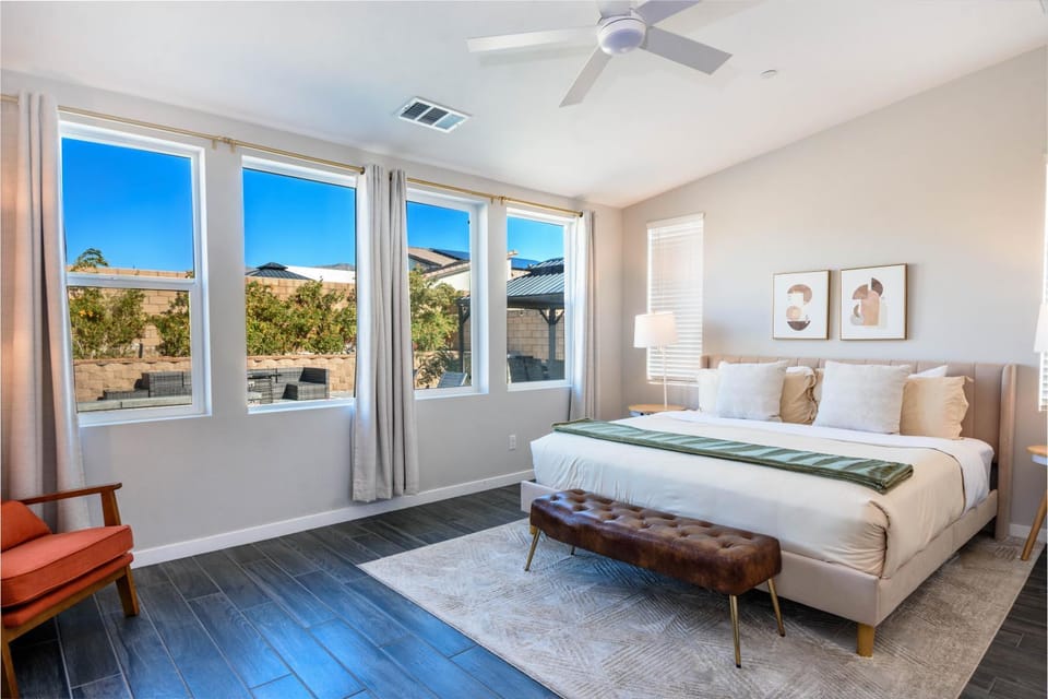 Bed, View (from property/room), Photo of the whole room, Decorative detail, Bedroom