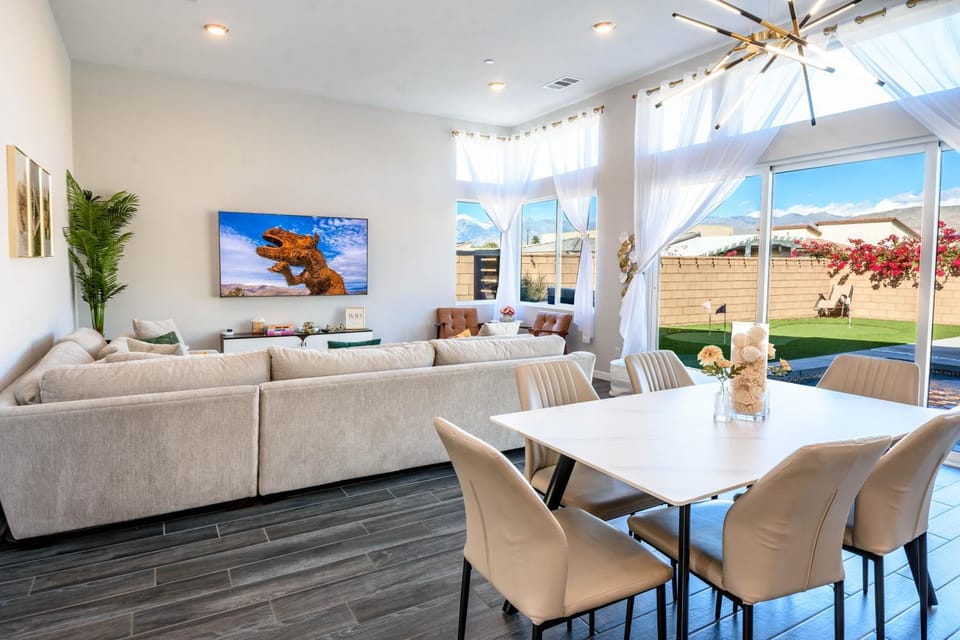 TV and multimedia, View (from property/room), Living room, Seating area, Dining area