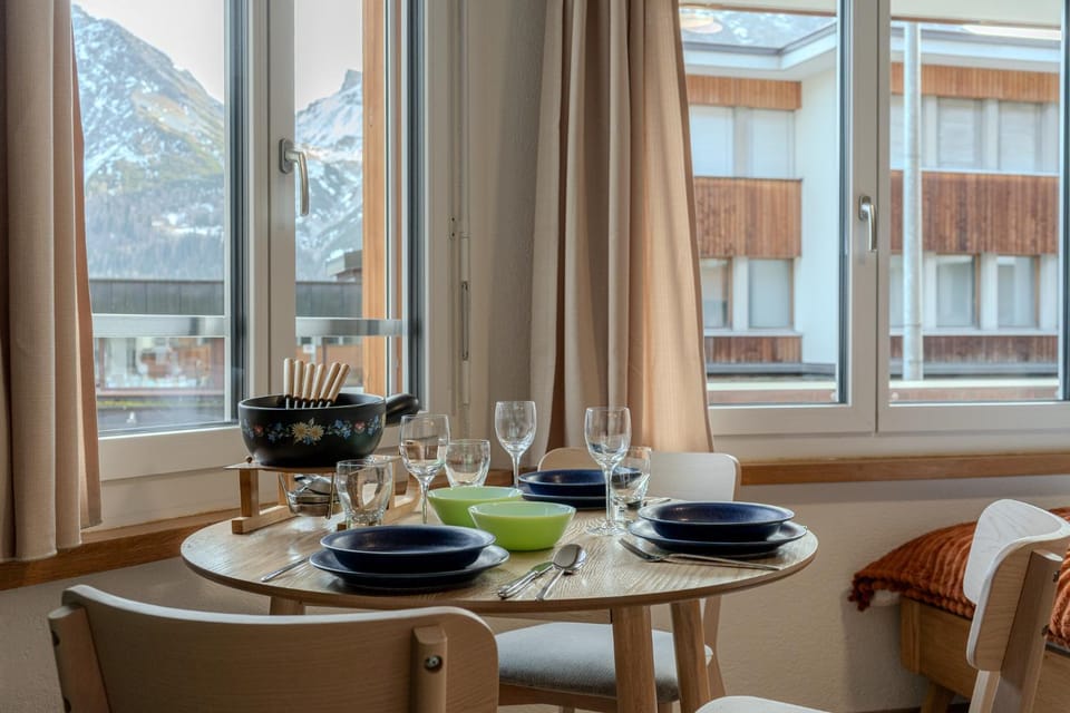 Dining area, Food