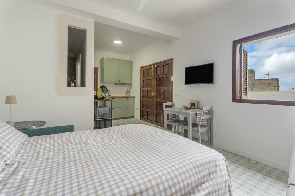 Bed, TV and multimedia
