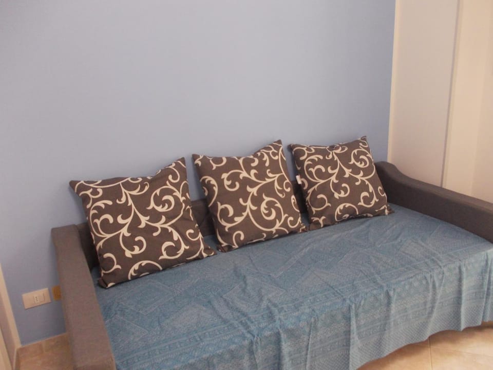 Bed, Living room