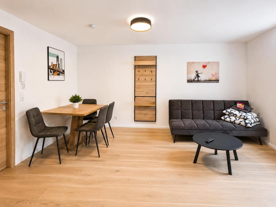 Stylish 1-Bedroom Old Town Retreat Apartment in Tyrol