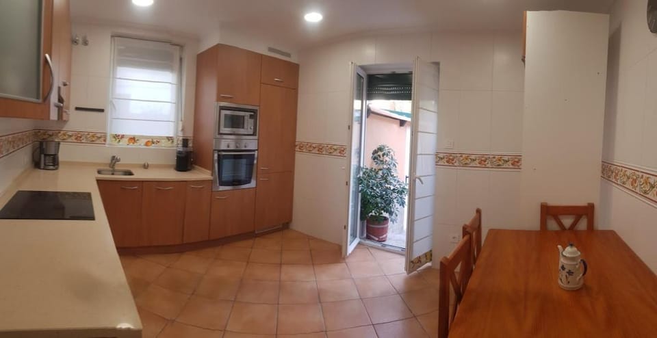 Kitchen or kitchenette, Dining area, microwave, oven, stove, toaster