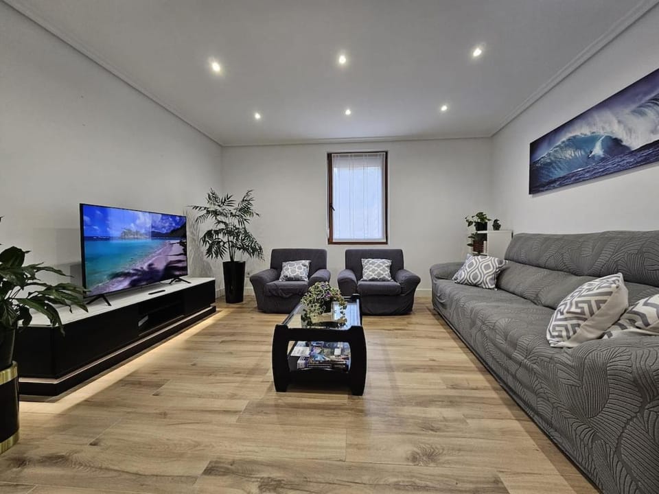 Communal lounge/ TV room, TV and multimedia