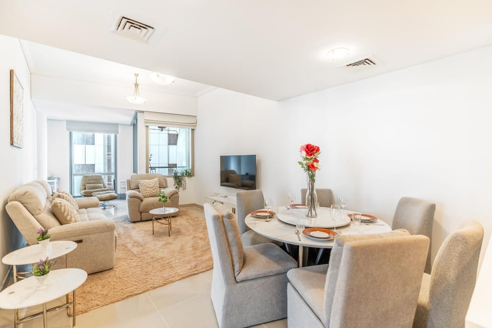 Seating area, Dining area