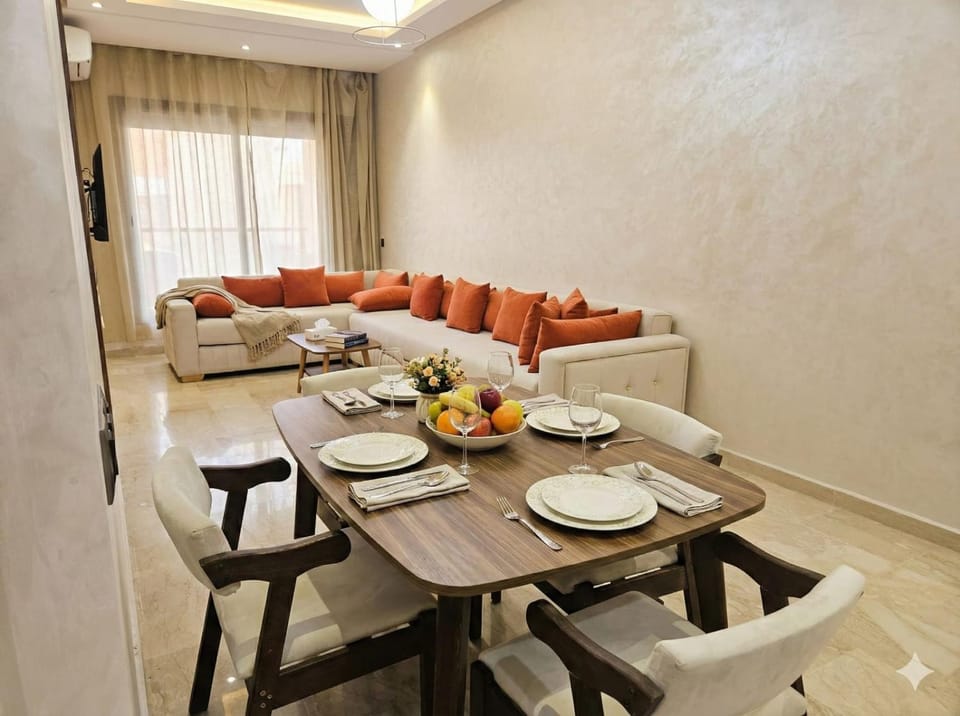 Seating area, Dining area