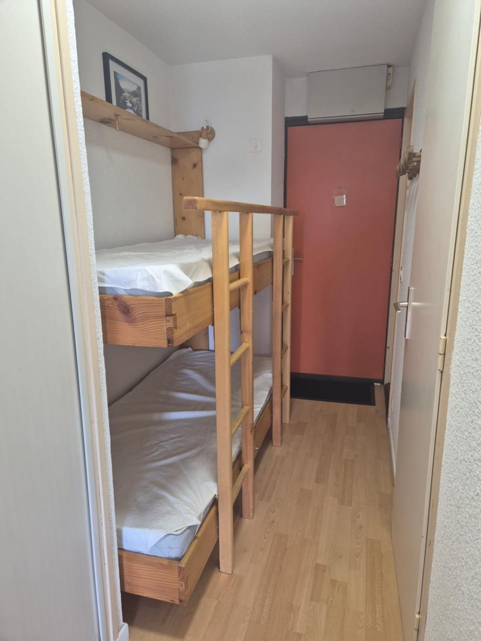Bed, Photo of the whole room, bunk bed
