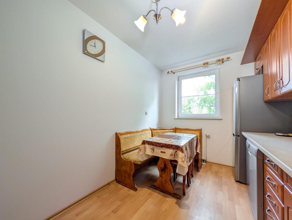 Kitchen or kitchenette, oven, kitchen