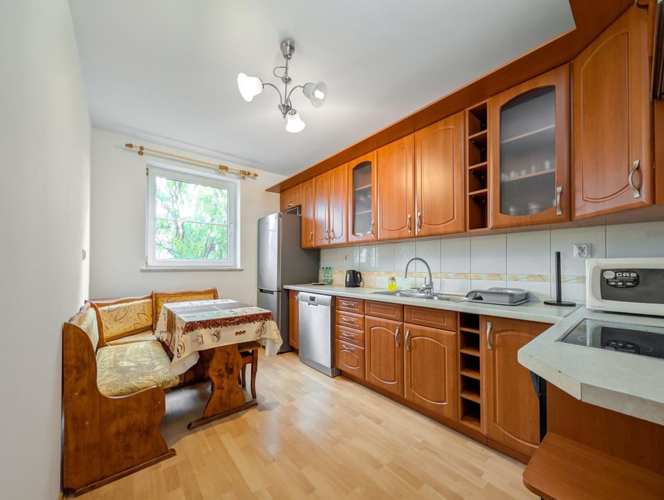 Kitchen or kitchenette, microwave, oven, kitchen