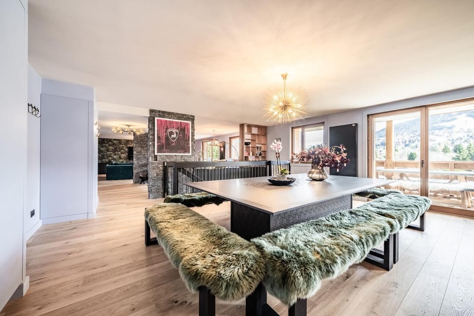 Kitchen or kitchenette, Seating area, Dining area