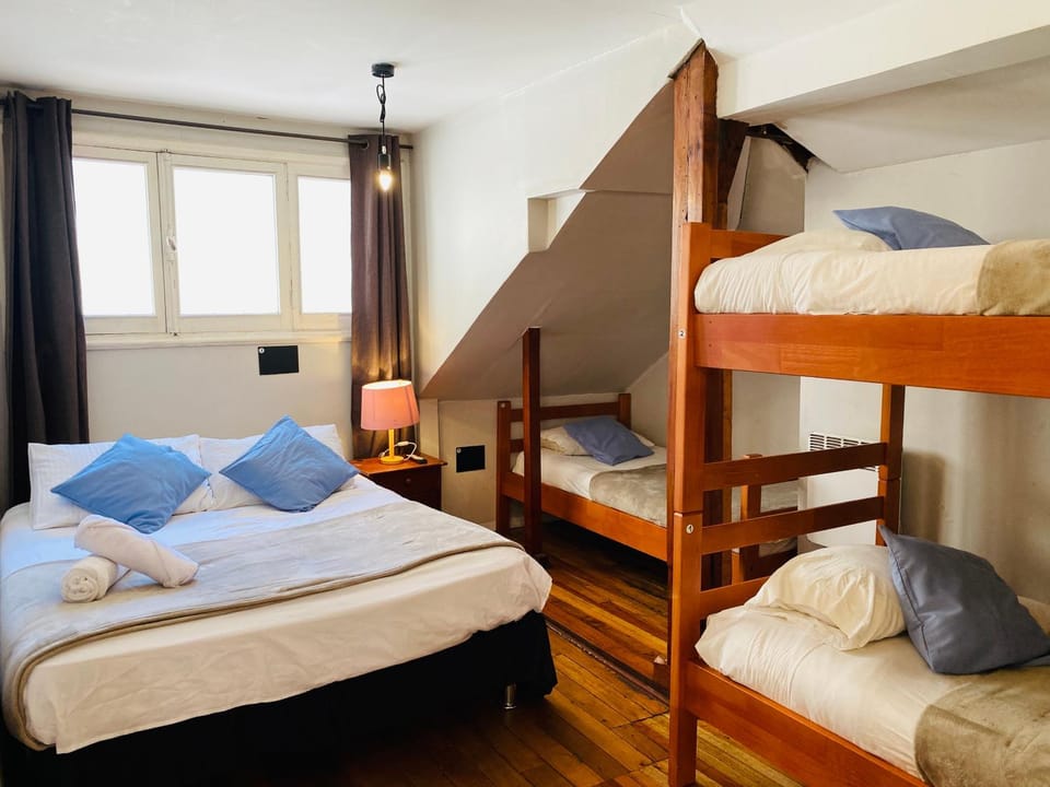 Bed, Photo of the whole room, Bedroom, bunk bed, towels