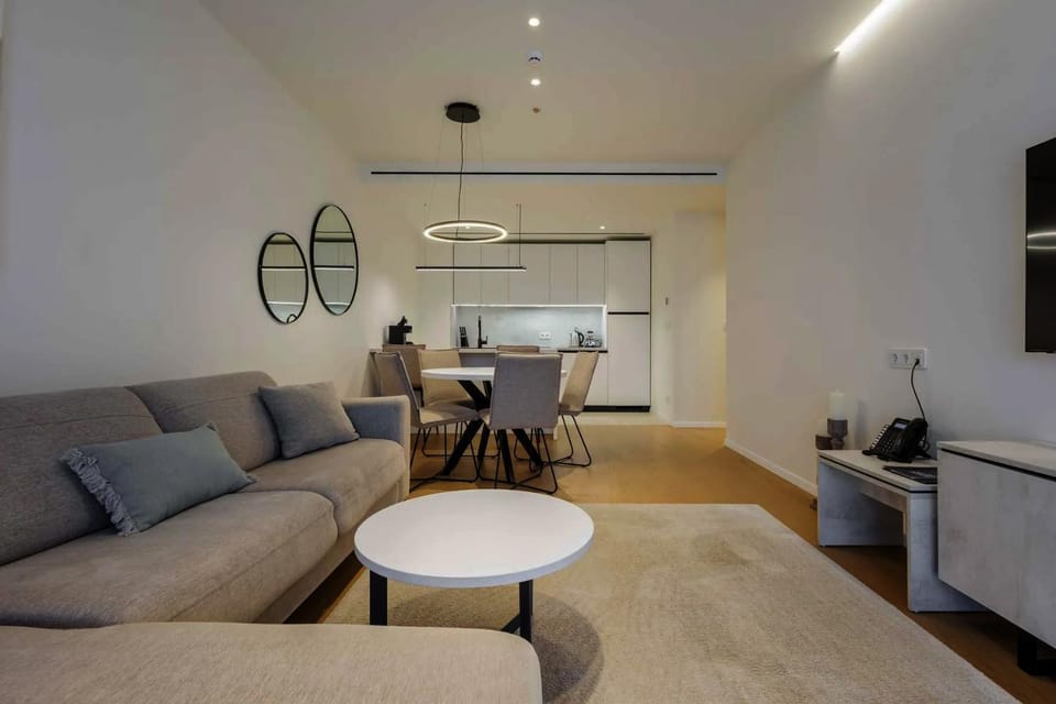 TV and multimedia, Kitchen or kitchenette, Living room, Seating area, Dining area