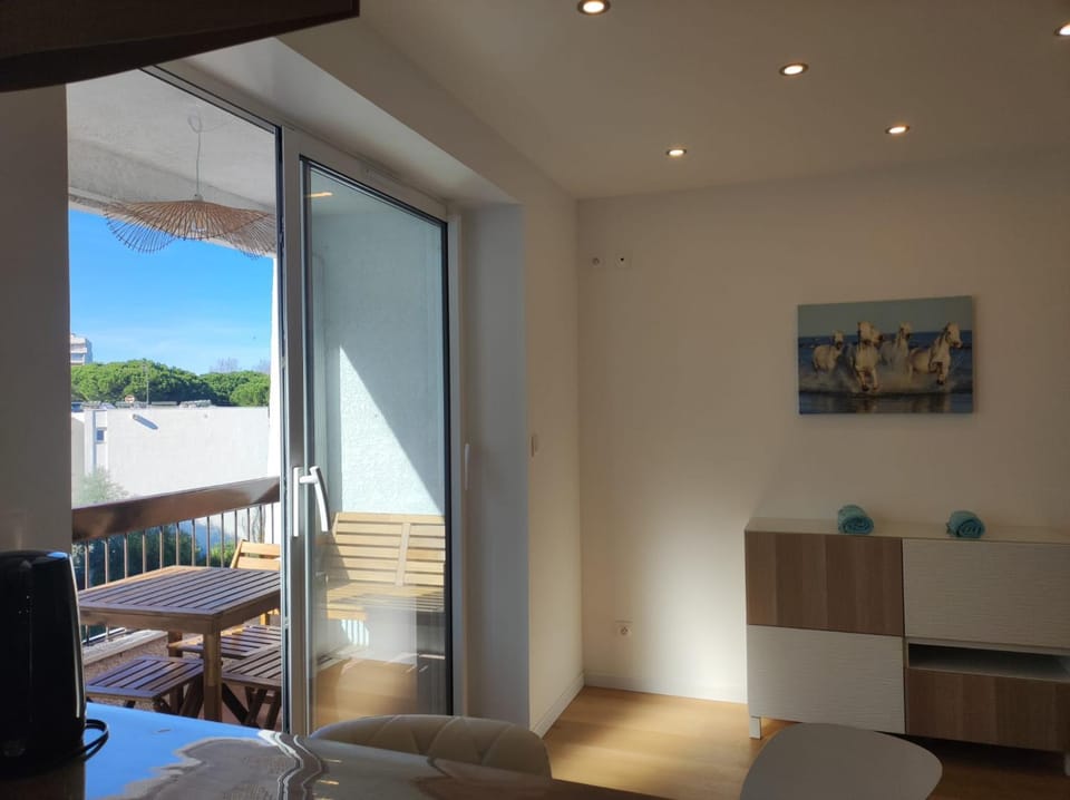 Grande Motte, Studio élégant, tout confort proche de la mer et du centre, lumineux avec balcon Apartment in La Grande-Motte