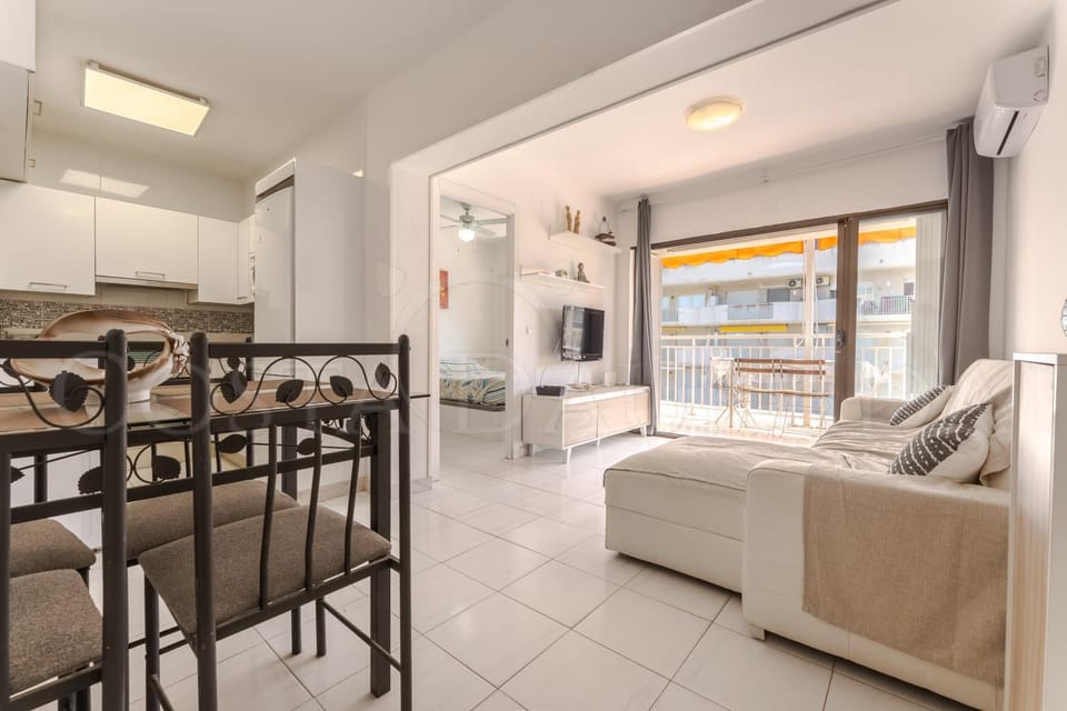 Living room, Seating area, air conditioner