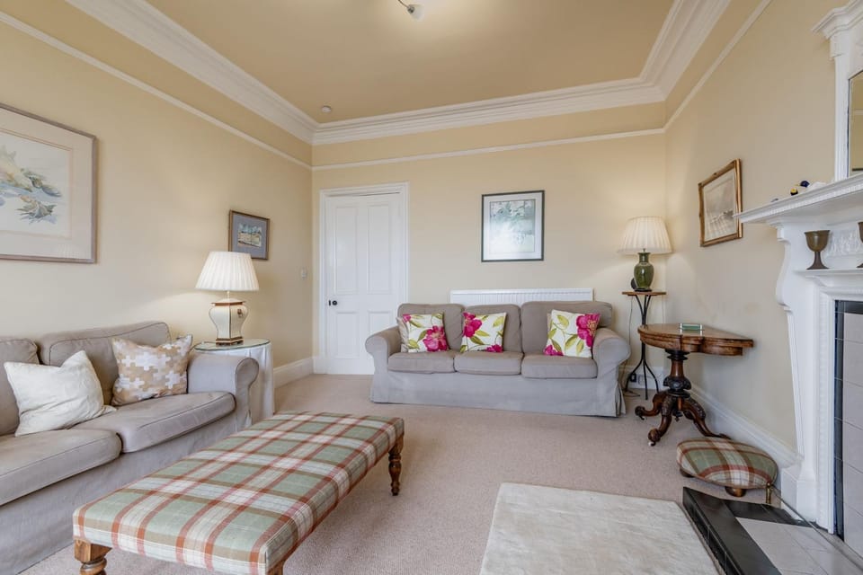 Communal lounge/ TV room, Living room