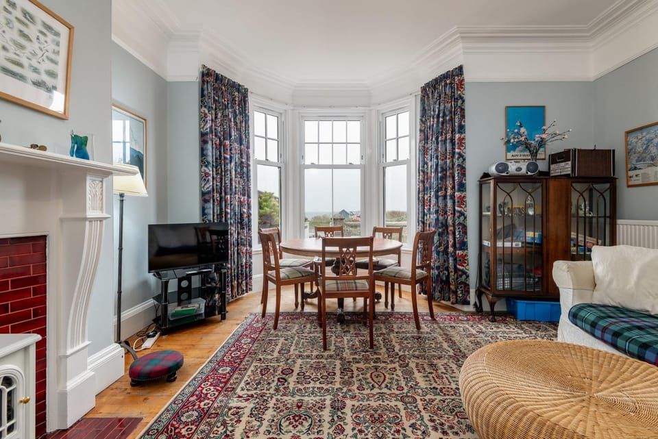Communal lounge/ TV room, Living room