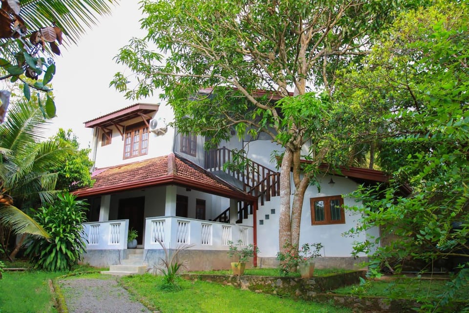 HideOut Mirissa by Artios Bed and Breakfast in Mirissa