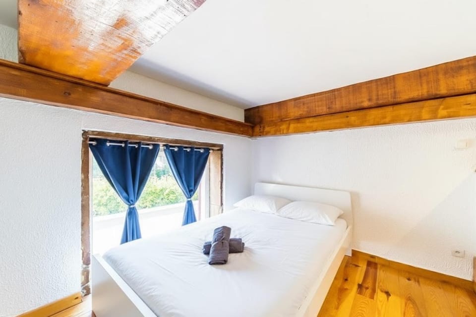 Your Oullins Nest Superb 2-Bedroom Ready to Move In Apartment in Lyon