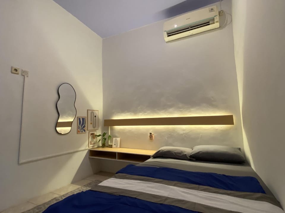 Bed, Photo of the whole room, Bedroom, air conditioner