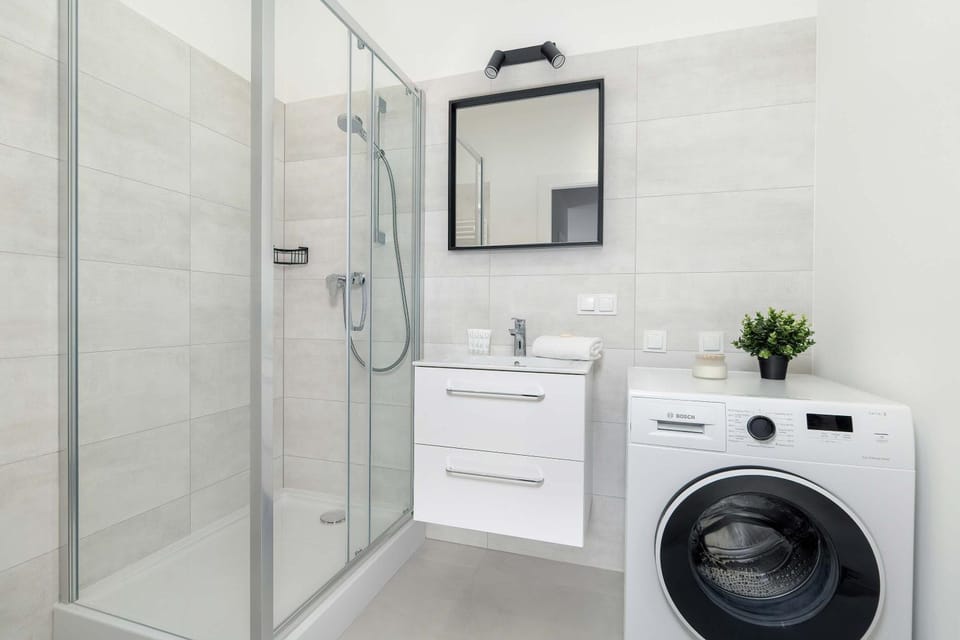 Shower, Bathroom, towels, washing machine, dryer