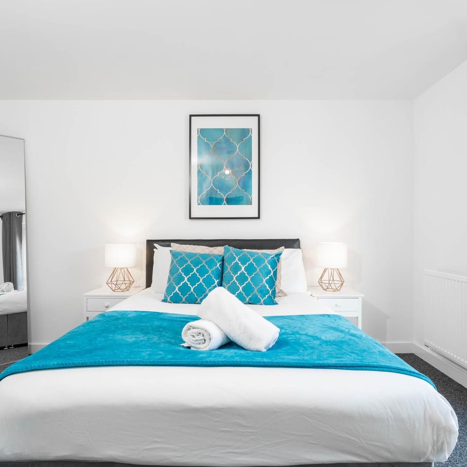 Bed, Photo of the whole room, Bedroom, towels