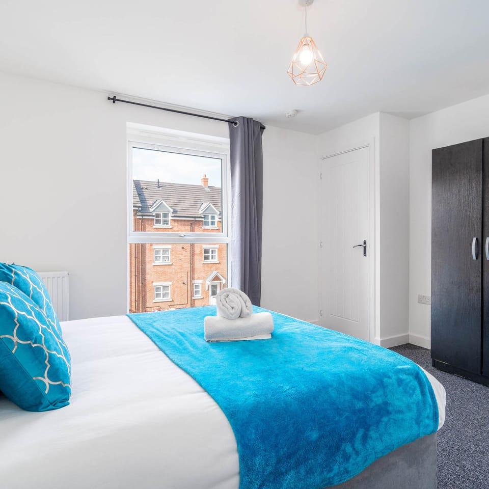 Bed, Bedroom, towels, wardrobe