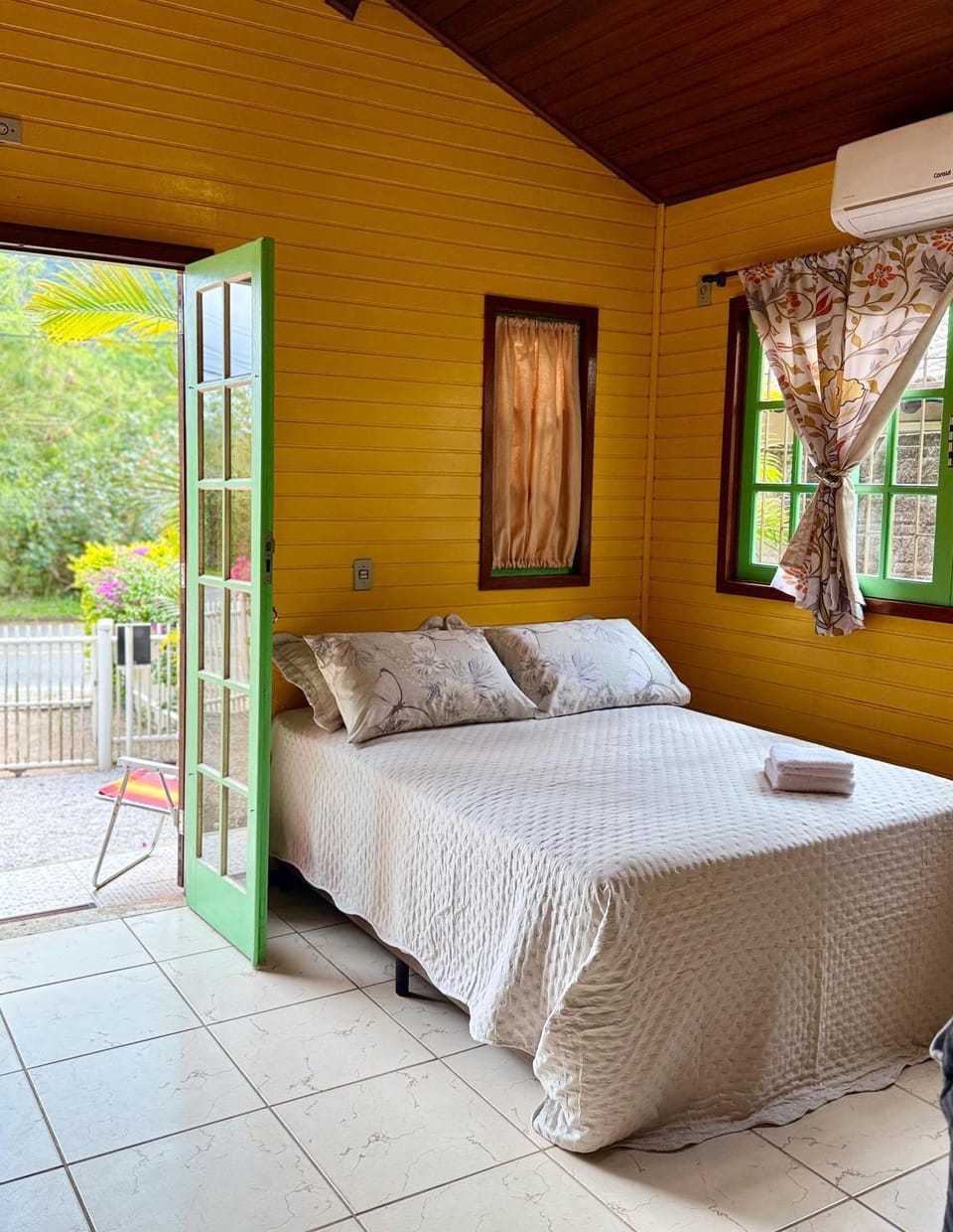 Casinha Encantada-Café Cacupé Hospedagem Bed and Breakfast in Florianopolis