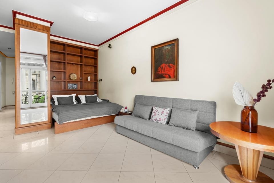 Bed, Living room, Photo of the whole room, Seating area