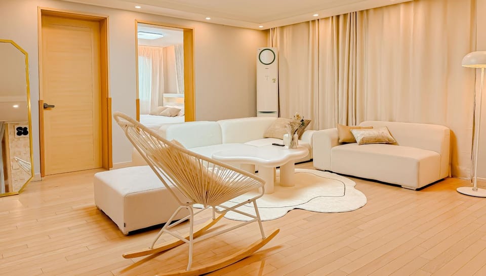 Living room, Photo of the whole room, Seating area