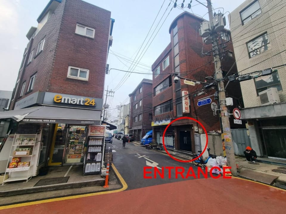 Property building, Neighbourhood, Street view, Location