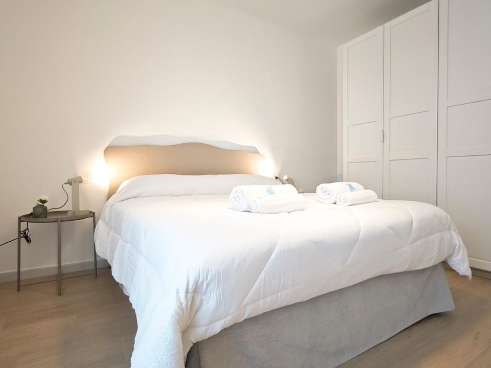 Bed, Photo of the whole room, Bedroom, wardrobe