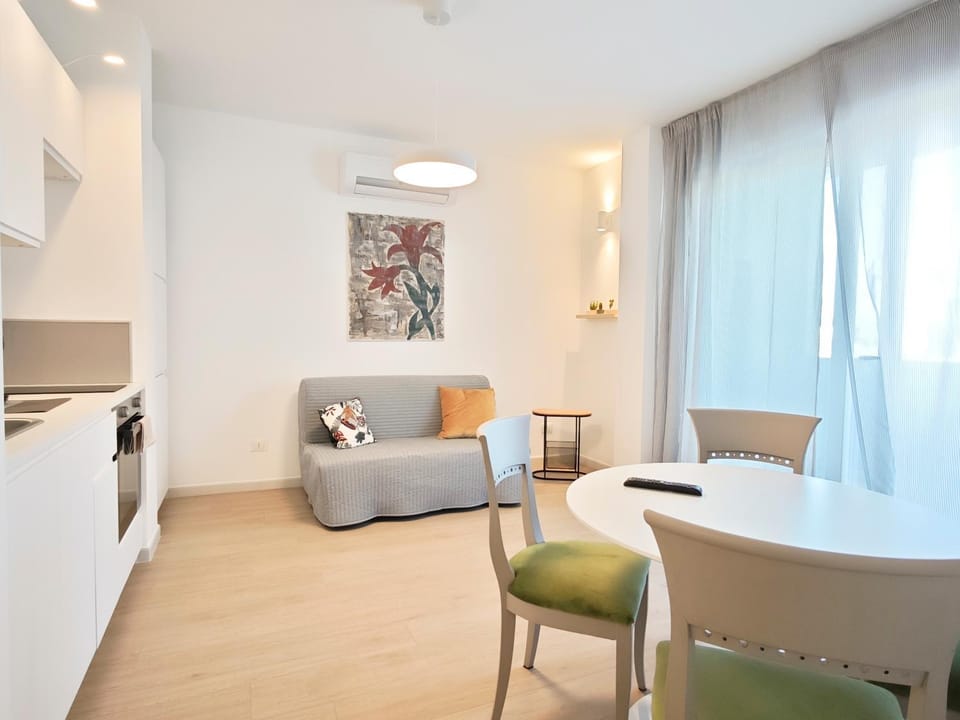 Kitchen or kitchenette, Living room, Seating area, Dining area