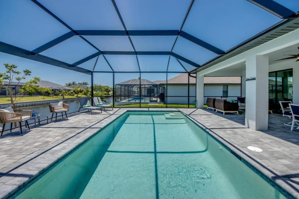 CoralVilla Breeze - new villa with pool, office House in Cape Coral
