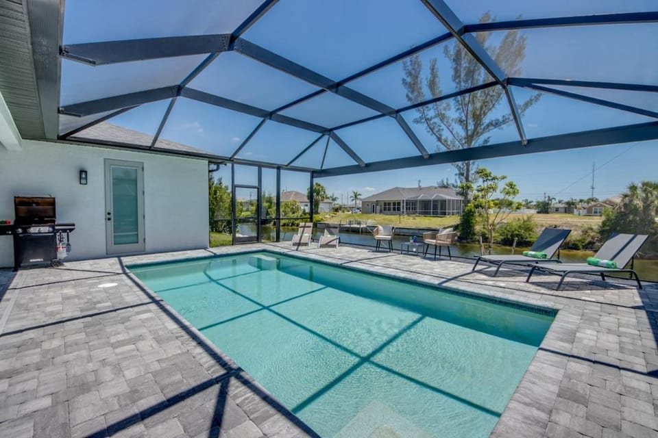 CoralVilla Breeze - new villa with pool, office House in Cape Coral