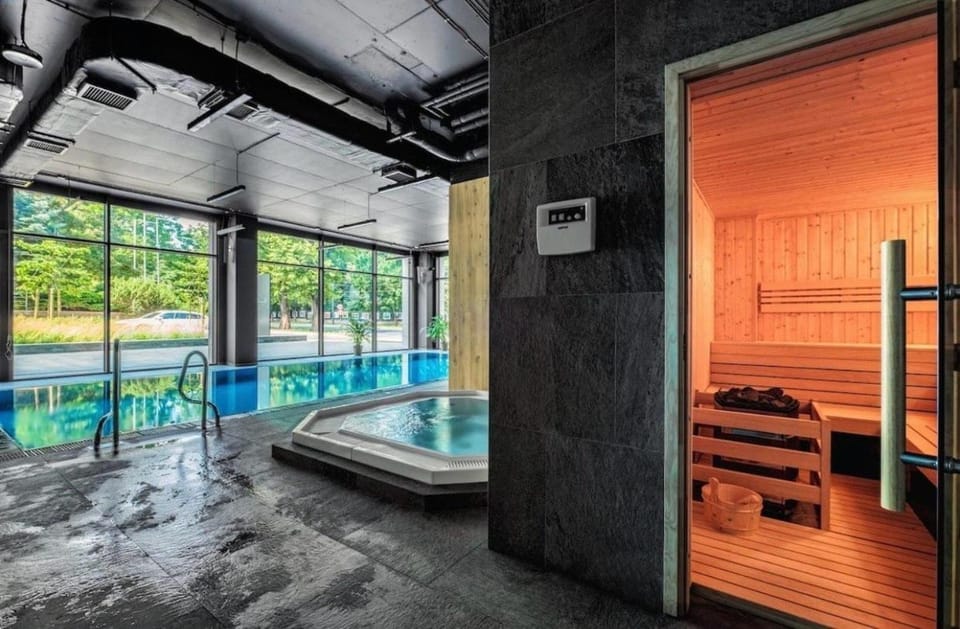 Sauna, Swimming pool