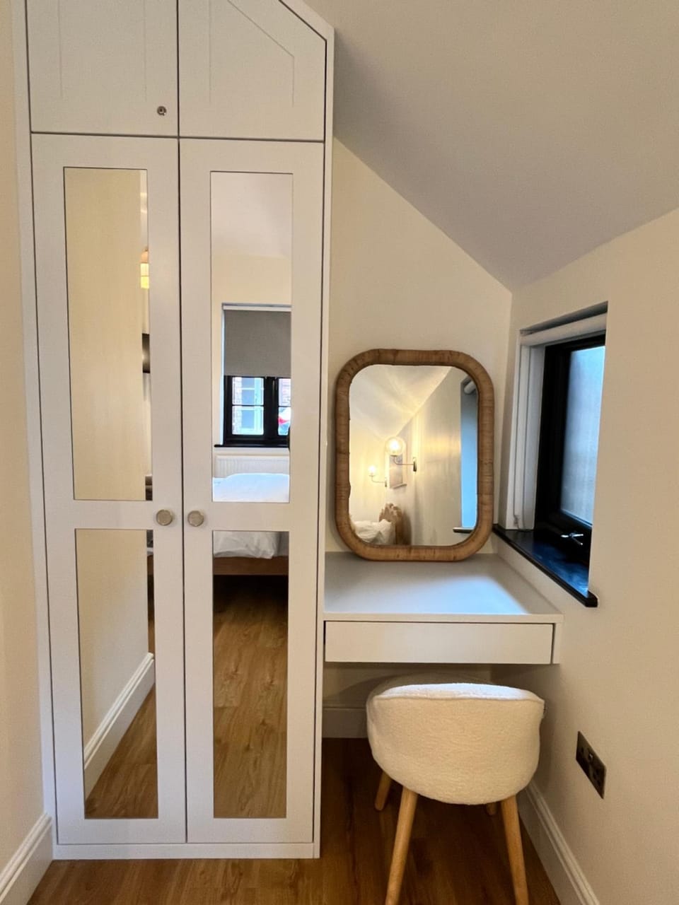 Beach Retreat, Stylish 1-Bed in Canford Cliffs Apartment in Poole