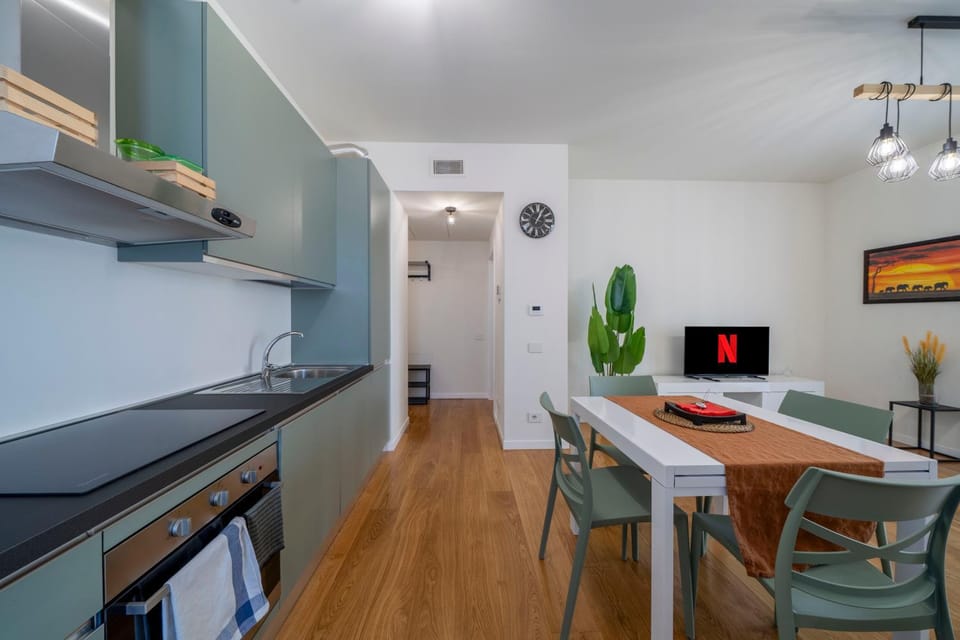 Communal lounge/ TV room, Kitchen or kitchenette, stove