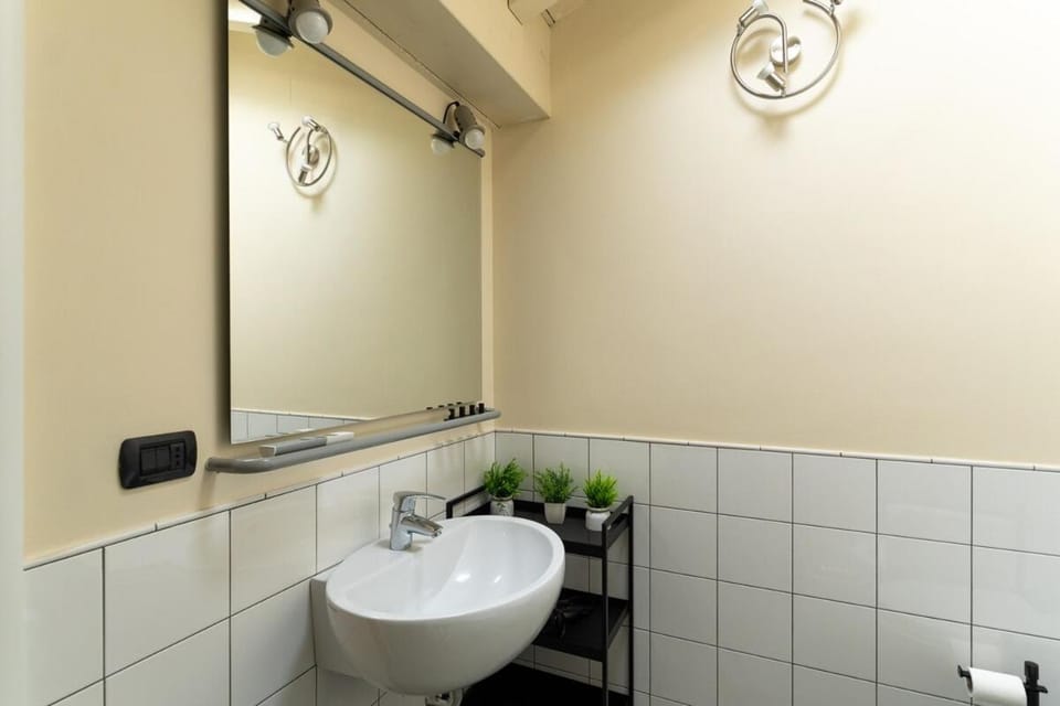 BolognaCentro 9 People Loft Private Lift and Terrace Apartment in Bologna