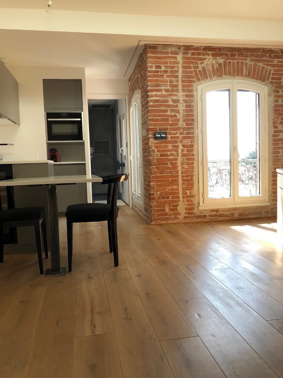 Property building, pet friendly, kitchen