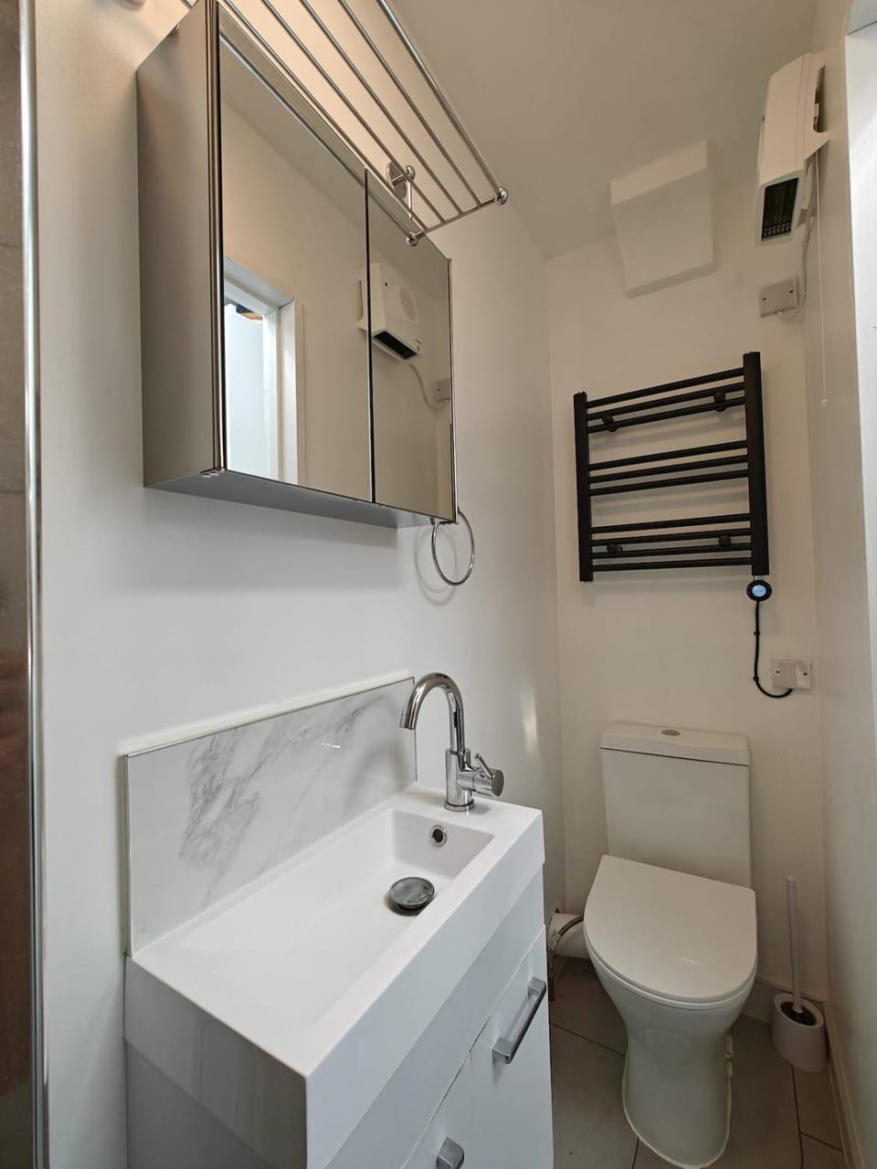 Skylit Studio Retreat Apartment in Croydon