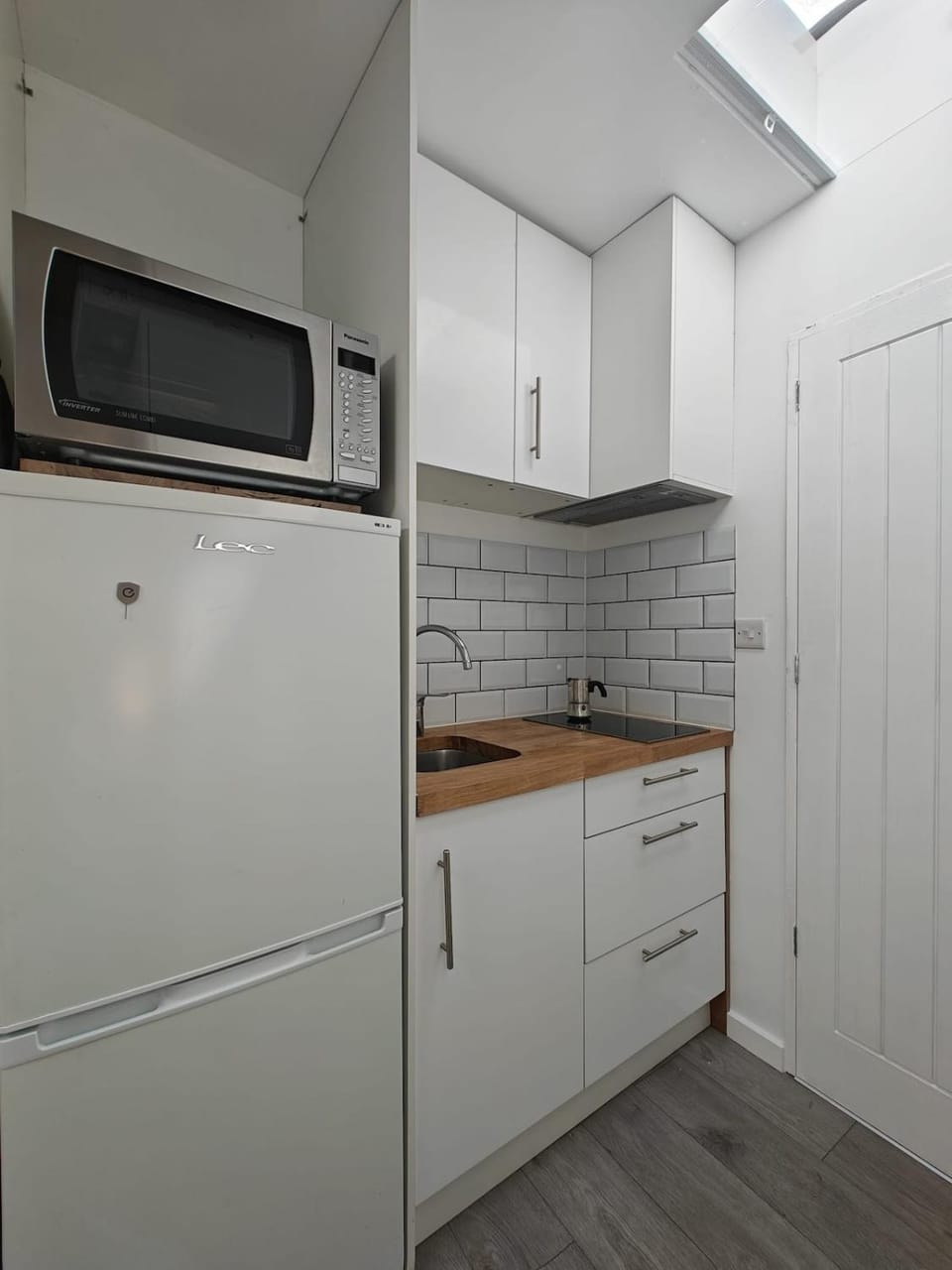 Skylit Studio Retreat Apartment in Croydon