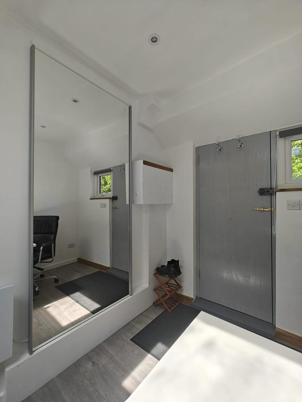 Skylit Studio Retreat Apartment in Croydon