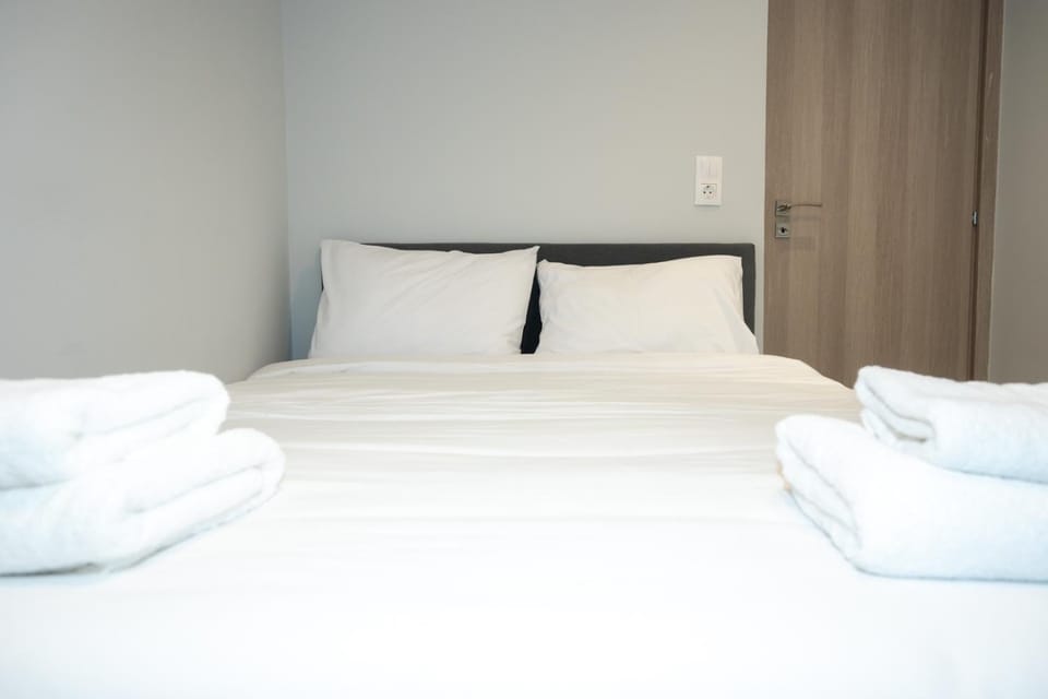 Bed, Photo of the whole room, Bedroom, towels