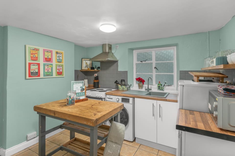 Kitchen or kitchenette, kitchen, kitchen