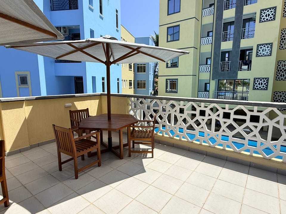 Property building, Restaurant/places to eat, Swimming pool