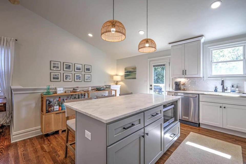 Dream Sylvan Park 4 bed 3 bath, Lush outdoor area House in Nashville