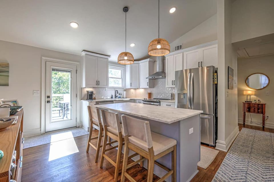 Dream Sylvan Park 4 bed 3 bath, Lush outdoor area House in Nashville