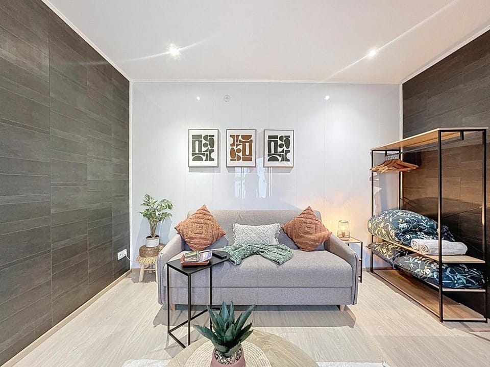 Bed, Living room